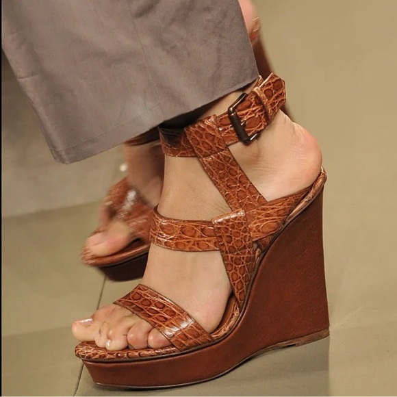 Bottega Veneta Brown Croc Embossed Wedges Size‎ 39 - Picture 1 of 13